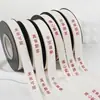 Cinta de Algodón Estilo Chino Personalizada de 1.5 cm con Caracteres Rojos sobre Fondo Blanco, Cinta para Decoración de Ramo de Regalo, Cinta de Algodón Blanca Texturizada