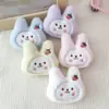 Broche de Accesorios de Muñeca Conejo Fresa de Peluche de Dibujos Animados Ropa Linda de Muñeca Conejo Accesorios para Calzado Infantil