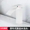 Grifo de lavabo para lavado de manos de un solo orificio comercio transfronterizo venta al por mayor de exportación grifo de lavabo universal giratorio de agua fría y caliente mueble de baño