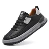 Zapatos de Skate Casuales de Suela Gruesa para Hombre Verano 2026 Zapatos de Cuero Transpirables Zapatos Deportivos de Moda para Hombre Zapatos Versátiles para Hombre Venta al por Mayor