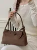 Bolso de mujer con diseño de nicho, bolso de axila estilo francés, bolso de hombro para otoño e invierno, modelo de mujer versátil de lujo ligero de moda