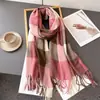 Novo Cachecol Xadrez Quente Simples de Imitação de Caxemira Unissex Moda Outono e Inverno Cachecol Versátil com Franjas