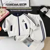 Conjunto Esportivo Infantil Novo Primavera/Outono Meninos e Meninas Estilo Coreano Cardigan Bordado Moletom Calça de Moletom Conjunto de Duas Peças Tendência