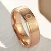 Anillo de acero inoxidable MOM Regalos de vacaciones europeos y americanos anillo de acero de titanio para parejas no se decolora joyería estilo Ins joyería al por mayor