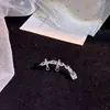Aretes tipo ear cuff de alta gama estilo francés, clips para hueso de la oreja con forma de serpiente integrados de diamantes completos, diseño de nicho, aretes de moda y versátiles