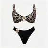 Traje de baño bikini con estampado de leopardo europeo y americano 2026, traje de baño sexy de dos piezas sin espalda para mujer, bikini de playa para vacaciones transfronterizas