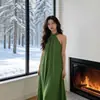 Vestido Elegante de Verano 2026 Estilo Francés, Cuello Halter, Ceñido a la Cintura, Estilo Bosque, Favorecedor, Hombros Descubiertos, Largo