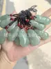 Pingente de Jade Aventurina em Cor Água Clara com Novo Estilo Chinês, Apresentando uma Pequena Flor de Seis Pétalas e um Design de Gato da Sorte