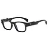 Gafas de sol cuadradas nuevas transfronterizas 2025 moda europea y americana remache de flecha estrella de cinco puntas gafas de sol decorativas para hombres y mujeres