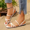 2026 Nuevas Sandalias Planas Elegantes Cómodas Estilo Comercio Exterior de Una Tira Decoradas para Mujer Venta al por Mayor Modernas Diarias al por Mayor