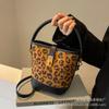 Bolso Pequeño de Moda para Mujer Otoño 2026, Alta Calidad, Moderno, Versátil Bolso Cubo, Elegante Bolso Cruzado con Estampado de Leopardo