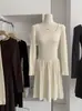 Vestido de Punto Base Omalai para Mujer Otoño e Invierno Nuevo Aspecto Adelgazante Cuello en U Vestido Suéter de Cintura Alta Disparo Real 5806