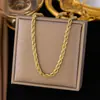 [Collar + Pulsera] Estilo Francés Ins de Lujo Accesible Cadena para Clavícula de Corazón Estilo Dulce Collar de Acero de Titanio con Borla de Corazón de Melocotón para Mujer