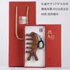 Peine de Masaje Perforado de Sándalo Dorado Delfín Transfronterizo, Caja de Regalo Set de Peine de Sándalo Dragón y Fénix para Meridianos, Peine de Masaje de Regalo, Caballito de Mar