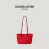 Bolsa de mano transfronteriza para mujer 2026, adecuada para ir al trabajo, con un estilo retro y casual, color liso, ligera, versátil y con un look relajado y chic con material de gamuza