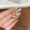 Pendientes de Bola Metálicos Cepillados de Alta Gama Otoño e Invierno 2025 para Mujer, Estilo Fresco, Diseño de Nicho, Pendientes Personalizados, Tendencia en Pendientes