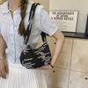 2024 Novo Estilo Coreano Internet Celebrant All-match Elegante Bolsa de Ombro Pequena Bolsa Quadrada Grande Capacidade Estudante Fresca Bolsa Crossbody