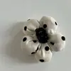 Flor Puff ~ Clip de agarre de flequillo de sentido avanzado para mujer, tamaño pequeño, horquilla de medio lazo, clip para la cabeza en la parte posterior, tocado nuevo 2024