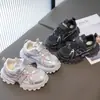 Tênis Infantil Sapatos 2025 Novo Versátil Respirável Leve Meninos Meninas Corrida Sapatos de Papai Sapatos Crianças Grandes