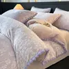 Juego de cuatro piezas de terciopelo tallado tridimensional de leche, funda nórdica y juego de sábanas de pelo de conejo engrosado para invierno, adecuado para dormitorios de estudiantes