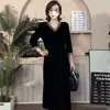 Vestido de Moda Cuello en V Estilo Mamá 2025 Otoño Nuevo Elegante Reductor de Edad Holgado Adelgazante Falda Lujosa
