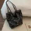 Bolsa Preguiçosa e Relaxada Feminina 2025 Nova Bolsa Tote Grande Capacidade Bolsa de Ombro Estudante Aula Trabalho Roupas Bolsa Feminina