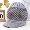 Chapéu de inverno para mulheres idosas, chapéu de lã tricotado com forro de fleece, espessado para aquecimento, proteção contra o frio e proteção para as orelhas, adequado para mães