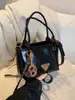 Nuevo Bolso Pequeño Retro de Alta Gama para Mujer Otoño e Invierno 2025, Nuevo Bolso Cruzado Versátil, Bolso Cubo de Mano Súper Popular