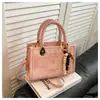 Atacado Transfronteiriço 2026 Novo Modelo Pequena Bolsa de Mão para Mulheres, Bolsa Quadrada Versátil Casual de Ombro, Bolsa Transversal Simples para o Dia a Dia
