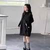 Conjunto de otoño e invierno para niñas 2026 nuevo casual estilo coreano vestido chaleco de lunares y conjunto de dos piezas de capa base para niños mayores