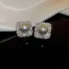Pendientes de Perla Redondos Geométricos con Tachuelas de Diamante Color Plata, Lujo Ligero, Gama Alta, Exquisitos, Elegantes, Versátiles para Mujer