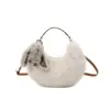 Bolsa Fofa Feminina 2026 Outono/Inverno Nova Grande Capacidade Ombro Único Bolsa de Axila Tendência Moda Versátil Bolsa Transversal de Pelúcia