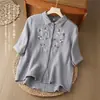 Camisa artística de doble capa de gasa de algodón estilo bosque de verano para mujer, corte holgado con flores bordadas, algodón suave, mangas de tres cuartos