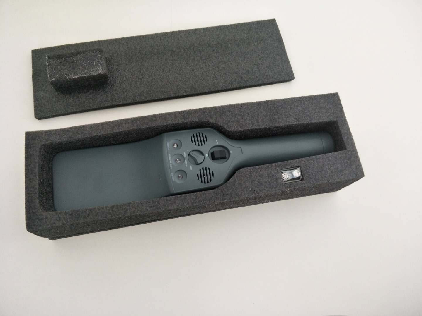 手持式金属探测器