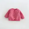 Chaqueta acolchada de algodón para niñas con diseño de conejo, un abrigo de invierno lindo y grueso para bebés, una prenda exterior de color liso con lunares para niños, zdw6502