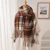 Bufanda Chal Cálido con Patrón de Cuadros Suaves para Otoño e Invierno, Versátil Bufanda con Flecos de Cachemir Sintético para Viajes