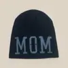 Chapéus de Lã Pintados com Spray de Letras Simples para Outono e Inverno para Homens e Mulheres, Quentes e Personalizados Chapéus Frios Hip-Hop, Chapéus de Puxar Venda por Atacado