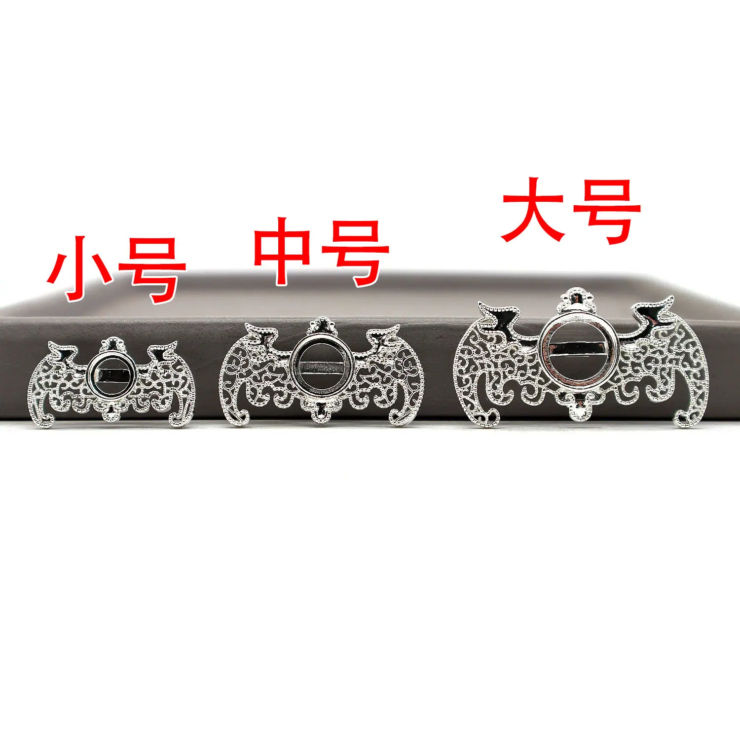 560606