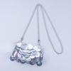 Bolso mini para teléfono con cadena dorada brillante de diseño de alta gama de nicho, tejido a mano con lentejuelas y diseño de hada.