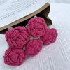 Flor de estambre tejida a mano producto terminado con pétalos puntiagudos hacia afuera, flor de rosa tejida, regalo para cumpleaños y Navidad, flor realista de ganchillo