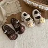 Pisar excremento sintiendo comodidad gatito lindo pantuflas peludas 2026 Otoño/Invierno Nuevo Dulce Lindo Versátil Zapatillas de punta cerrada para mujer uso exterior