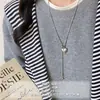 Colar Estilo Minimalista Europeu e Americano para Mulheres, Gargantilha Moeda Hip-Hop Personalizada, Corrente de Clavícula de Marca Tendência com Letra, Pingente Versátil 2026