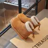Botas de nieve modernas y versátiles para niñas, nueva colección otoño/invierno 2026, botines cálidos forrados de forro polar para niños, zapatos de algodón engrosados para niños mayores
