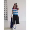 Top Polo Colorido Listrado Estilo Coreano para Mulheres Verão Design Moderno Bordado Redutor de Idade Mangas Bufantes Malha