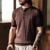 Nova Camisa de Malha Masculina com Gola Henley de Manga Curta em Seda de Gelo Lyocell Estilo Old Money, Top Versátil da Moda Outono para Homens