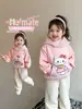 Sudadera con capucha gruesa de terciopelo para niñas, otoño e invierno, nuevo estilo 2025, una pieza, con rayas de terciopelo, caricatura 3D, gato KT, top moderno