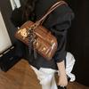 Bolsa Boston Popular deste Ano Feminina Grande Capacidade 2025 Nova Outono e Inverno Retrô Ombro Único Axila Bolsa Almofada para o Dia a Dia