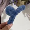 Clip de peluche grande para niña, accesorio para el cabello peludo, con forma de cruz, para otoño e invierno, con forma de tiburón