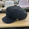 Nuevo Sombrero Octagonal de Cuero PU Perlado Estilo Coreano Otoño e Invierno para Niñas Sencillo Color Puro Retro Versátil Literario Sombrero de Pato