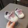 Nuevos Zapatos Infantiles Otoño 2026 Niños Suela Suave Cómodos Deportivos Casuales Estilo Coreano Elegantes Versátiles Niñas Zapatos de Patinaje